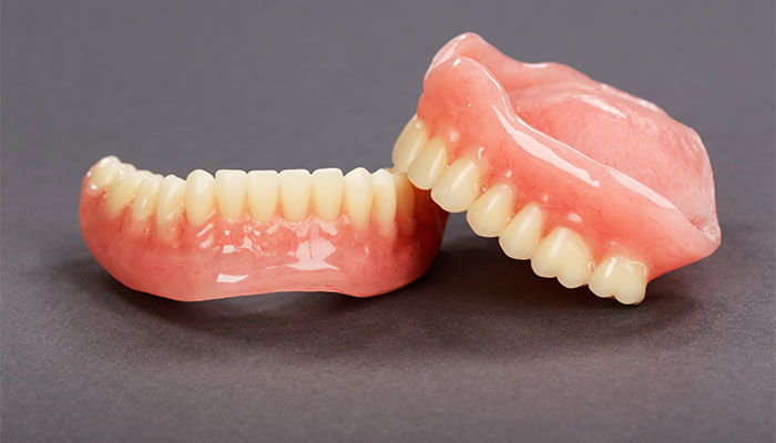 レジン（特殊プラスチック）製の入れ歯